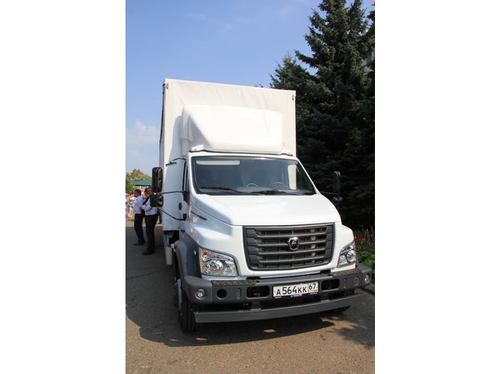 В Великих Луках в День Города прошла «Автовыставка 2018 - ЛЕТО» (ФОТО)