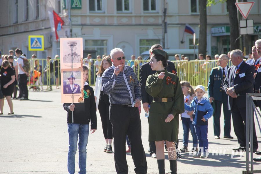 Парад в честь Дня Победы прошел в Великих Луках (ФОТО)
