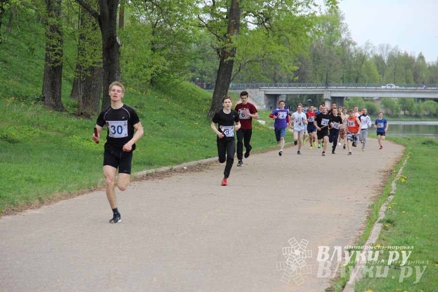 В Великих Луках прошла весенняя городская эстафета (фото)