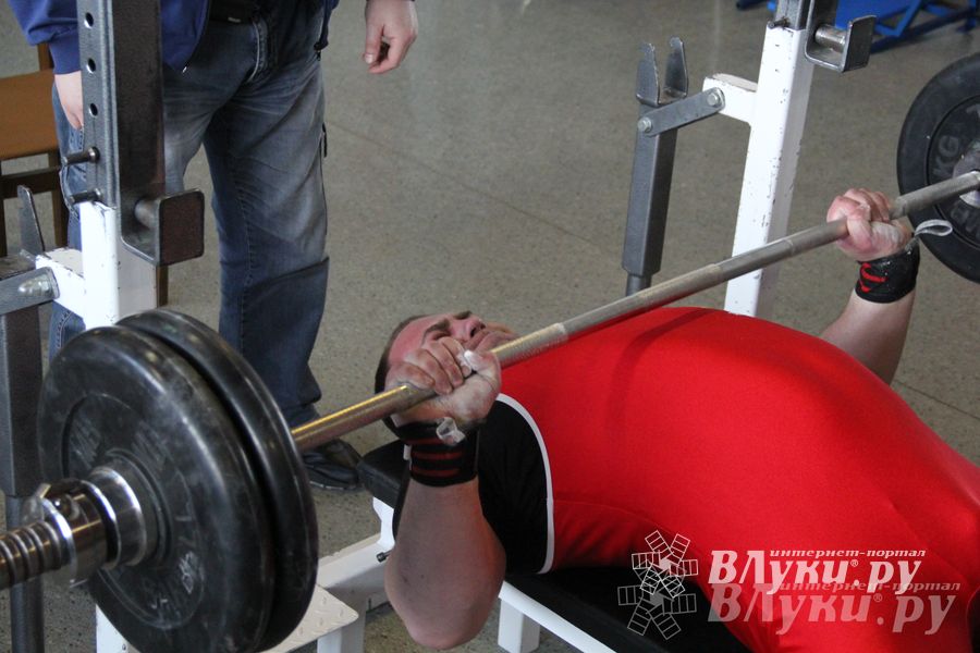 В Великих Луках прошел Чемпионат города по Русскому жиму и армлифтингу (фото)