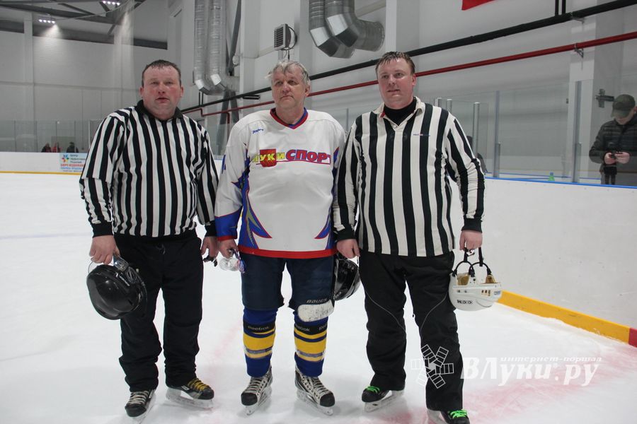 Две великолукские команды хоккеистов одержали победы в домашних матчах (ФОТО)