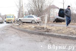 ​ДТП на перекрёстке улиц Дьяконова и 3-ей Ударной армии (ФОТО)