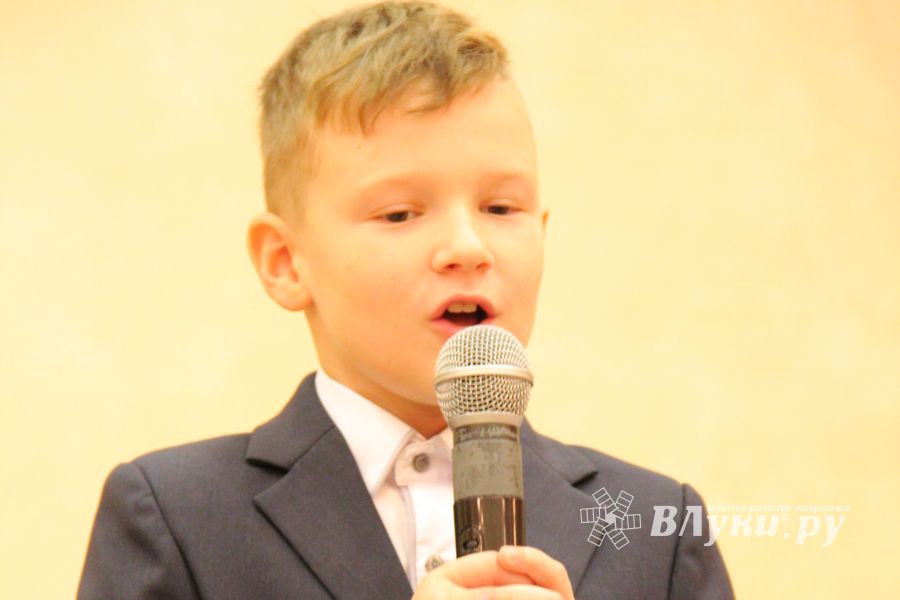 В школу №13 Великих Лук приходила осенняя сказка (ФОТО)