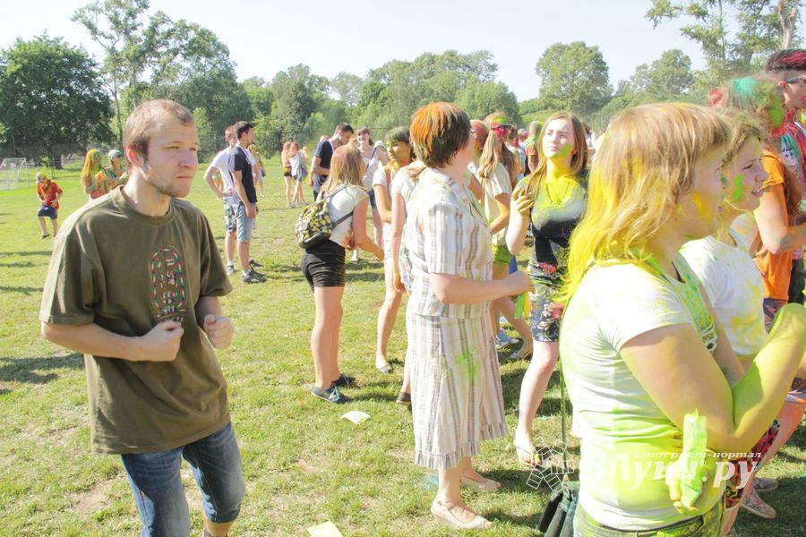Яркие эмоции «ColorFest» в Великих Луках (ФОТО)