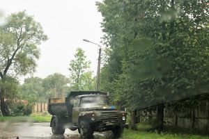 В Великих Луках столкнулись легковушка и ЗИЛ (ФОТО)