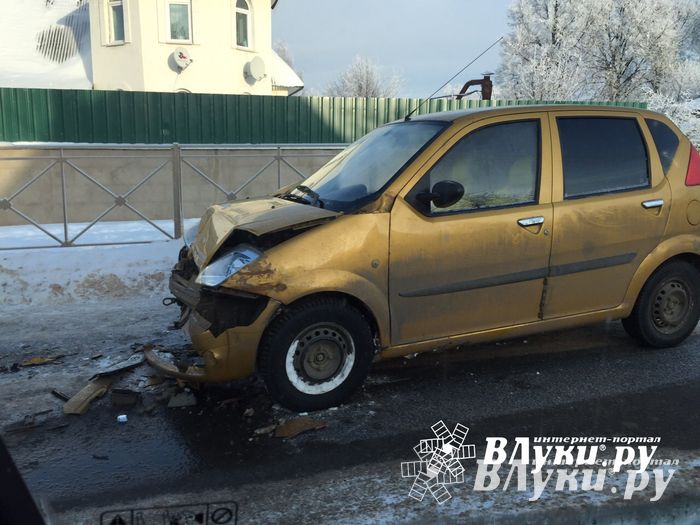 Движение на 3-й Ударной затруднено из-за ДТП (фото)