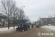 В Великих Луках производится ямочный ремонт (ФОТО)