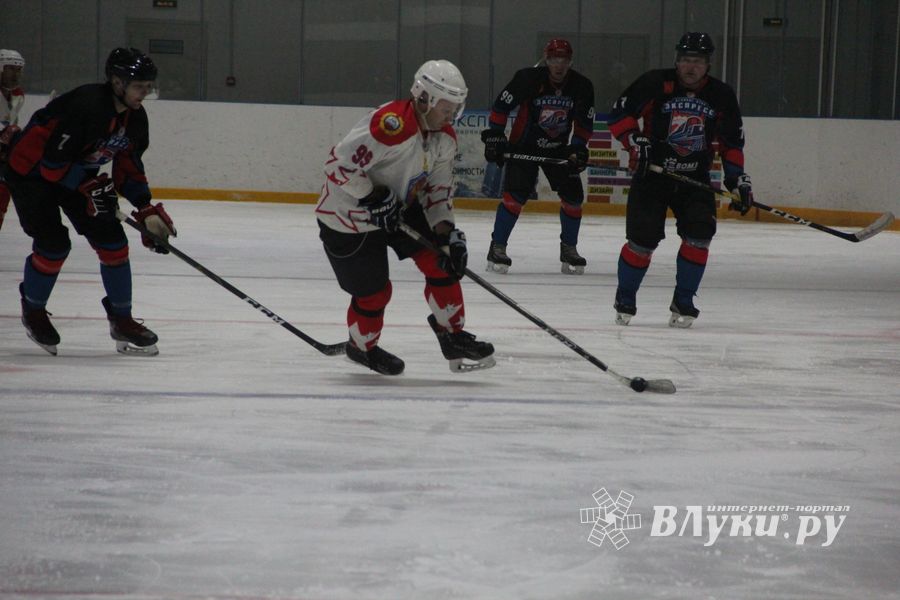 Матч НХЛ прошел в великолукском «Айсберге» (ФОТО)
