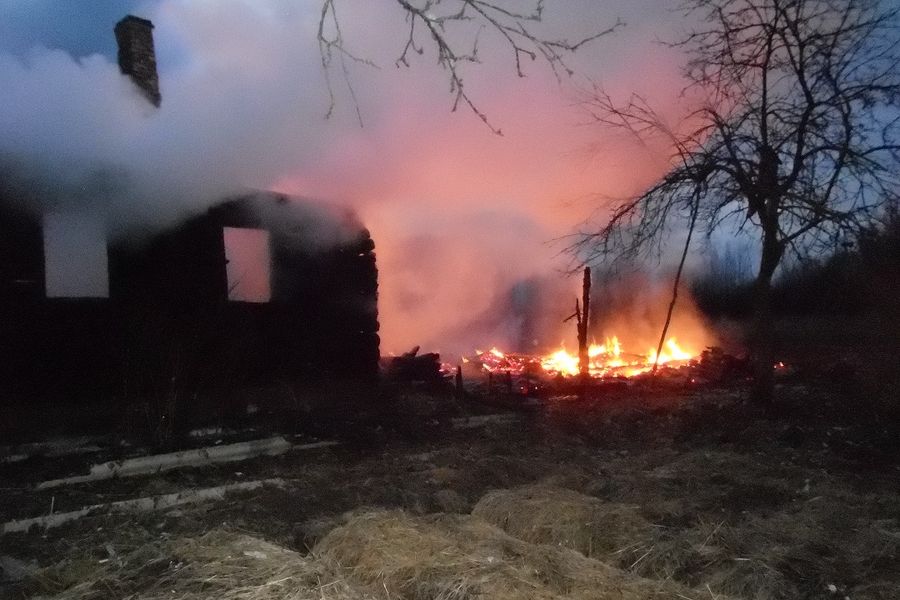 Двое мужчин погибли на пожаре в Себеже (ФОТО)