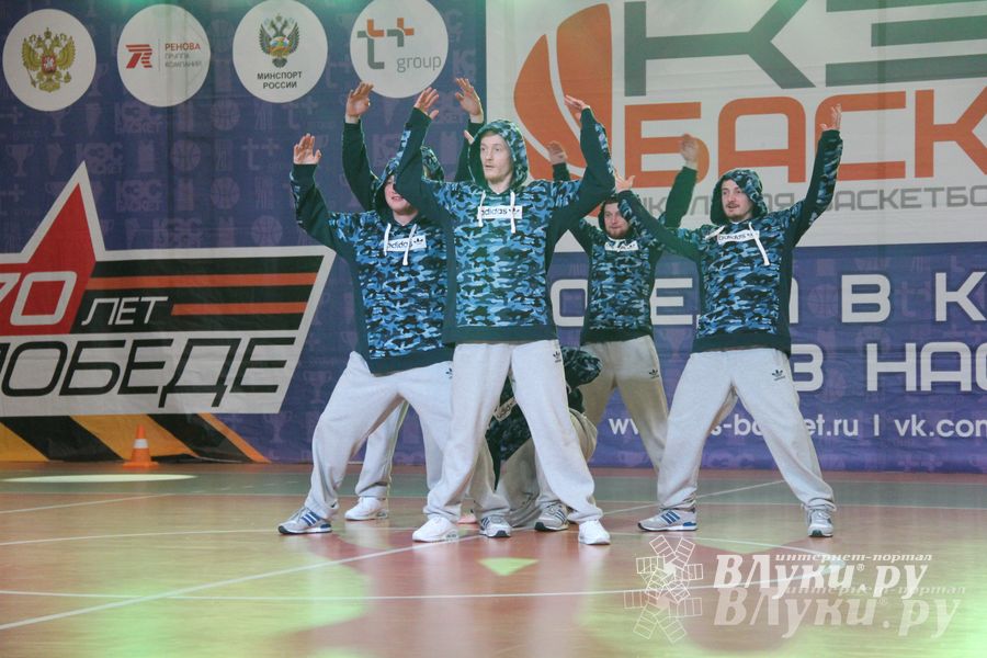 В Великих Луках прошли финальные игры Чемпионата ШБЛ «КЭС-БАСКЕТ» (фото)