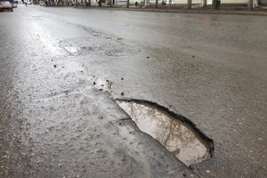 Великие Луки проваливаются в люки (ФОТО)