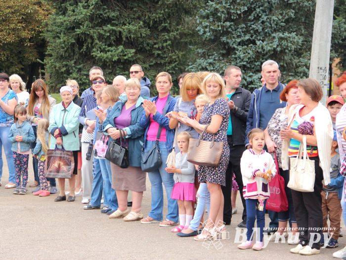 В Великих Луках проходит Международный фестиваль-конкурс среди мажореток и барабанщиц (ФОТО)