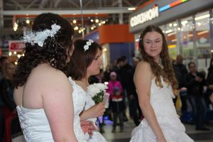 В Великих Луках бегали невесты (ФОТО)