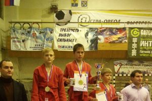 ​Великолукские самбисты привезли «серебро» и две «бронзы» (ФОТО)