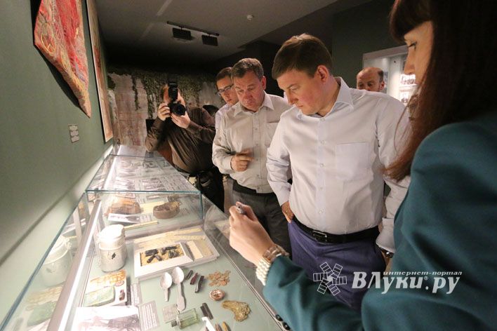 Андрей Турчак осмотрел экспонаты Белорусского республиканского музея истории ВОВ (фото)