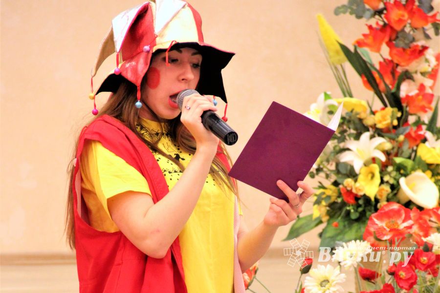 Зачем самых младших учеников 13-й школы испачкали мелом (ФОТО)