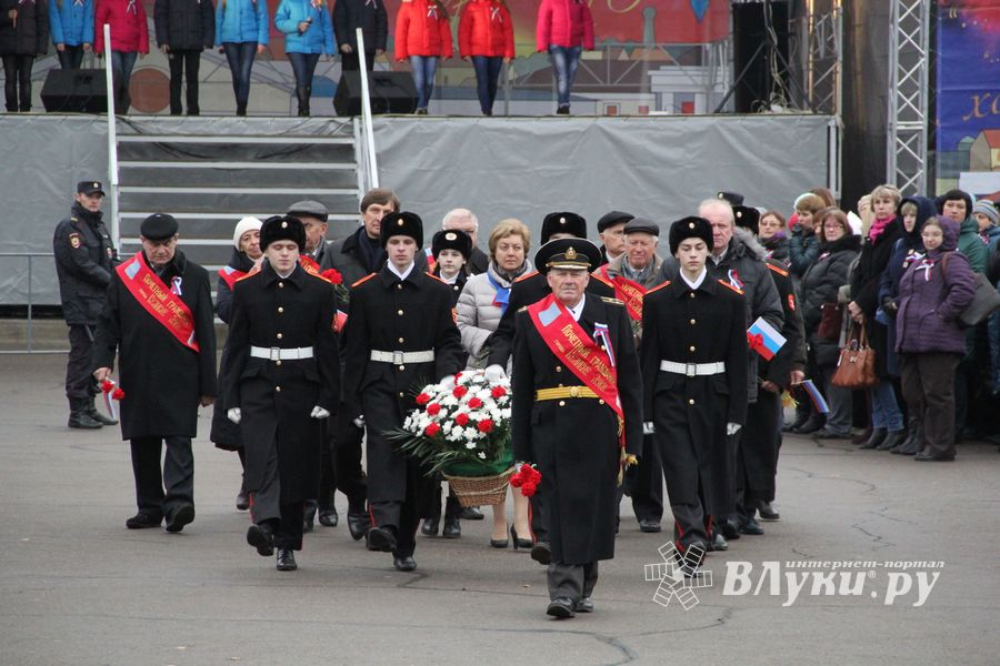 Великие Луки отметили День народного единства (фоторепортаж)