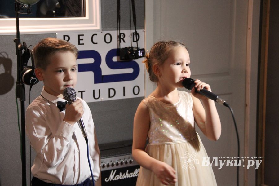 Участники медиапроета «Новые Голоса ДЕТИ на Новом Радио Великие Луки» записали видеоролики (ФОТО)