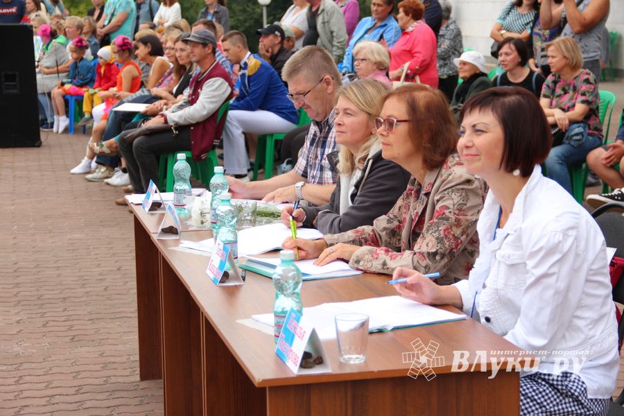 В Великих Луках проходит ​Международный фестиваль-конкурс среди мажореток и барабанщиц (ФОТО)