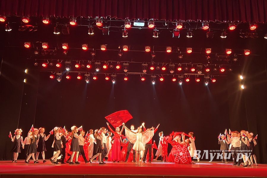 В ДК ЛК состоялся итоговый концерт фестиваля «Великолукская веснянка» (ФОТО)