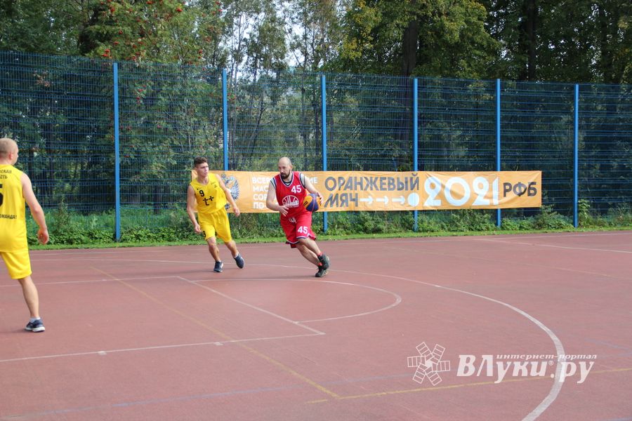 В Великих Луках прошли региональные соревнования «Оранжевый мяч» (ФОТО)
