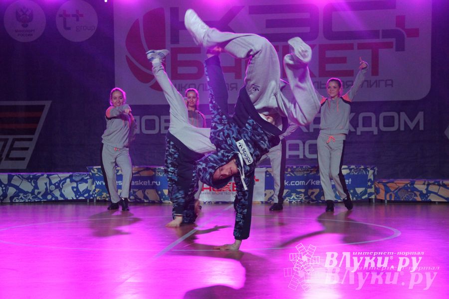 В Великих Луках прошли финальные игры Чемпионата ШБЛ «КЭС-БАСКЕТ» (фото)