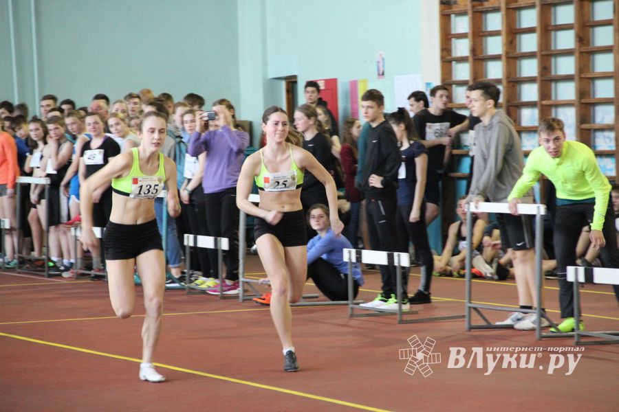 В Великих Луках легкоатлеты закрывают зимний сезон (ФОТО)