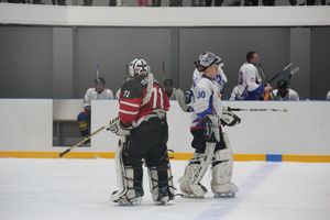 Две великолукские команды хоккеистов одержали победы в домашних матчах (ФОТО)