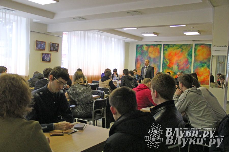 В Великих Луках состоялся очередной тур игр «Что? Где? Когда?» (фото)