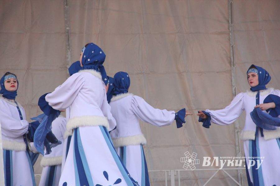 В Великих Луках проходит Весенняя ярмарка