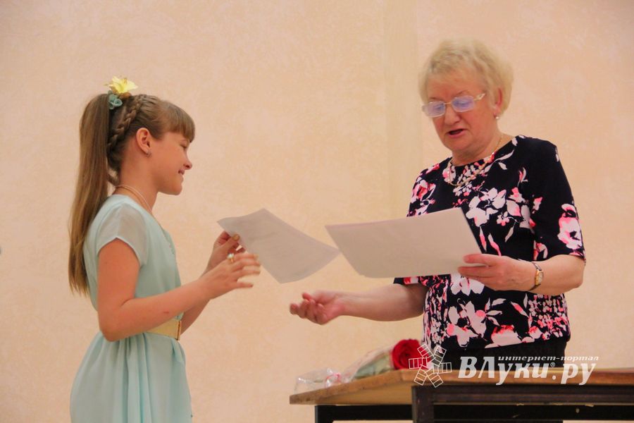 В школе №13 чествовали вчерашних учеников начальной школы (ФОТО)