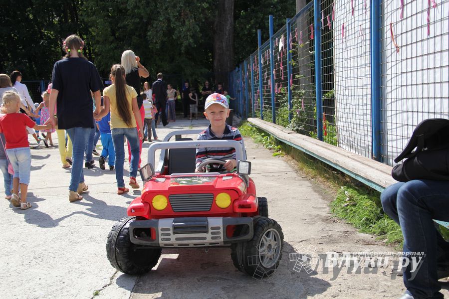 ​В Великих Луках сказочный «Праздник мороженого» подарил радость детям