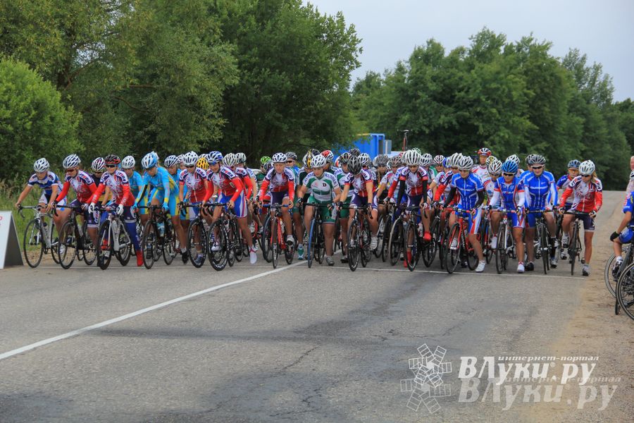 В Великих Луках состоялось награждение победителей Чемпионата России по велоспорту в парной гонке (фото)
