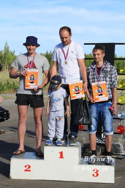 В Великих Луках прошел I этап Открытого чемпионата г. Великие Луки по Drag Racing (фото)