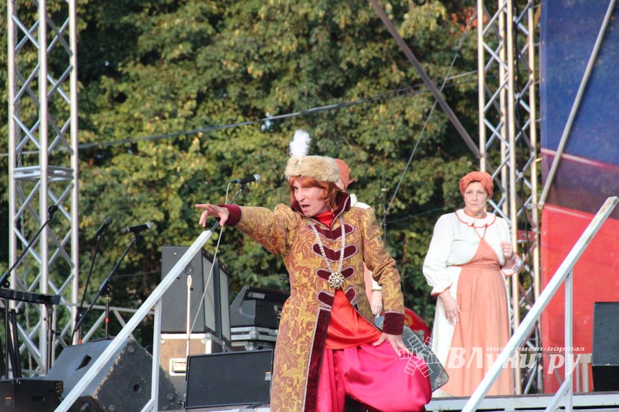 Людмила Чурсина и Пелагея поздравили Великие Луки с 850-летием (ФОТО)