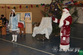 Новогодний утренник для детей организовали бойцы ОМОН УМВД России по Псковской области (фото)