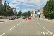 В центре Великих Лук на дороге провалился асфальт (ФОТО)