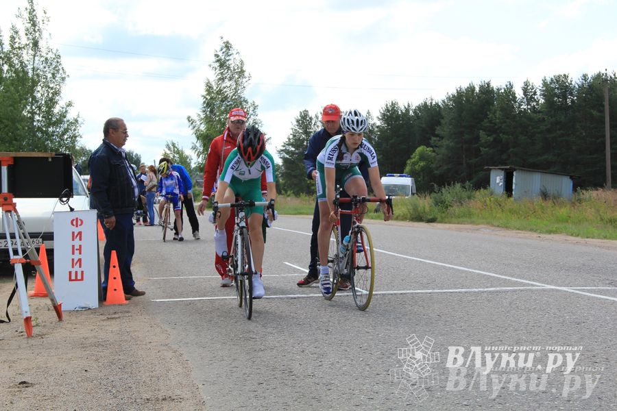 ВЛуки.ру: Состоялся Чемпионат и Первенство России среди девушек по велоспорту в парной гонке.