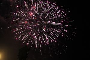 9 мая в Великих Луках. Шествие и салют