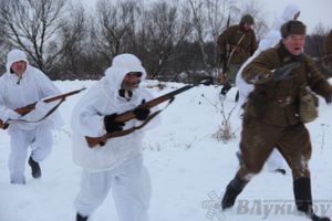 Реконструкция битвы за освобождение Великих Лук