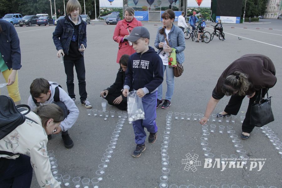 В Великих Луках прошла традиционная акция «Свеча памяти» (ФОТО)