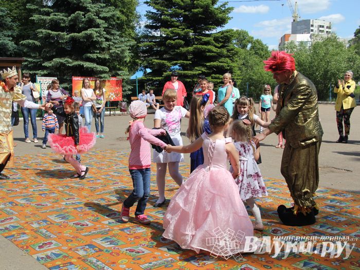День защиты детей отпраздновали В Великих Луках (фото)
