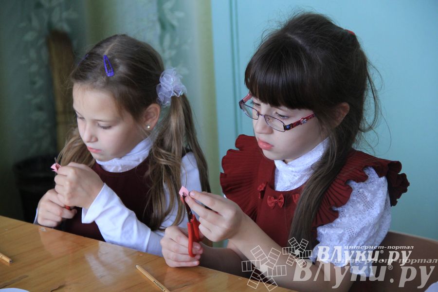 Великолукских лицеистов посвятили в «Маленькие мастера»