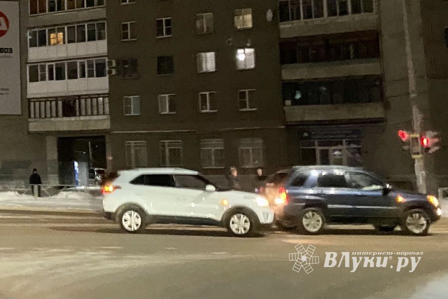 В Великих Луках произошло ДТП (ФОТО)