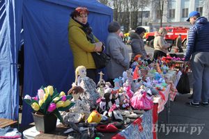 Универсальная торговая ярмарка «Весна-2015» прошла в Великих Луках (фото)