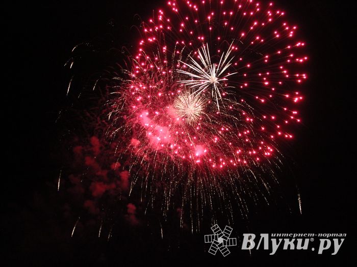 Огненные шоу состоялись над Ловатью (ФОТО)