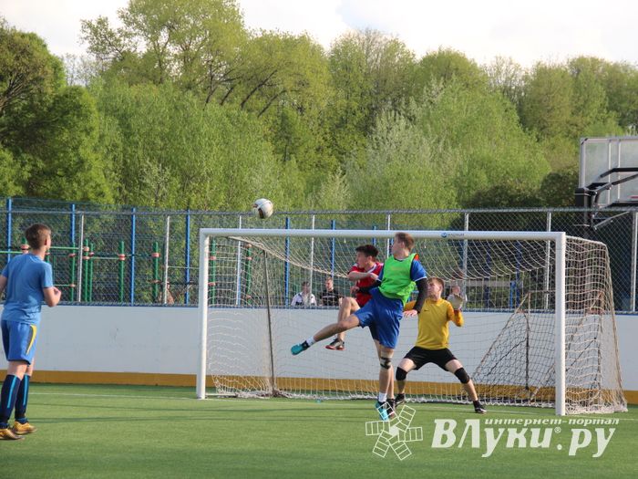 В Великих Луках прошёл Чемпионат по дворовому футболу (ФОТО)