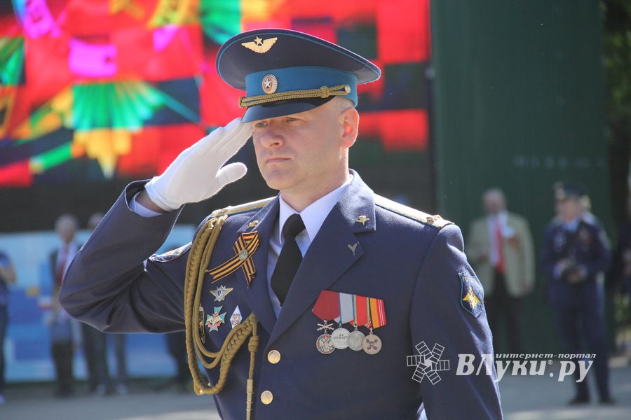 Парад в честь Дня Победы прошел в Великих Луках (ФОТО)