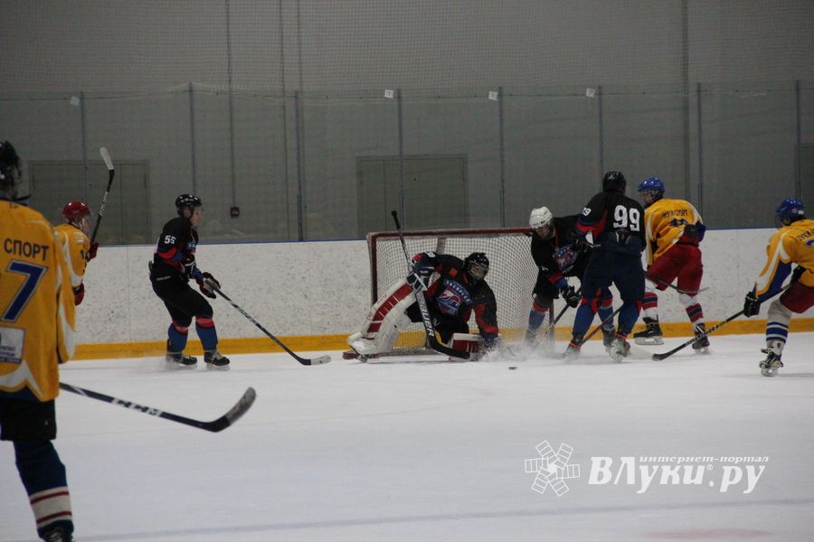 Две великолукские хоккейные команды провели встречу в рамках Чемпионата Псковской области (ФОТО)