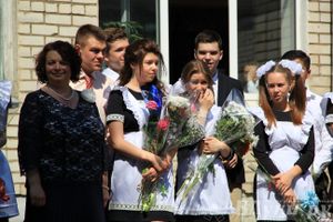 В Великих Луках прозвенели «Последние звонки»